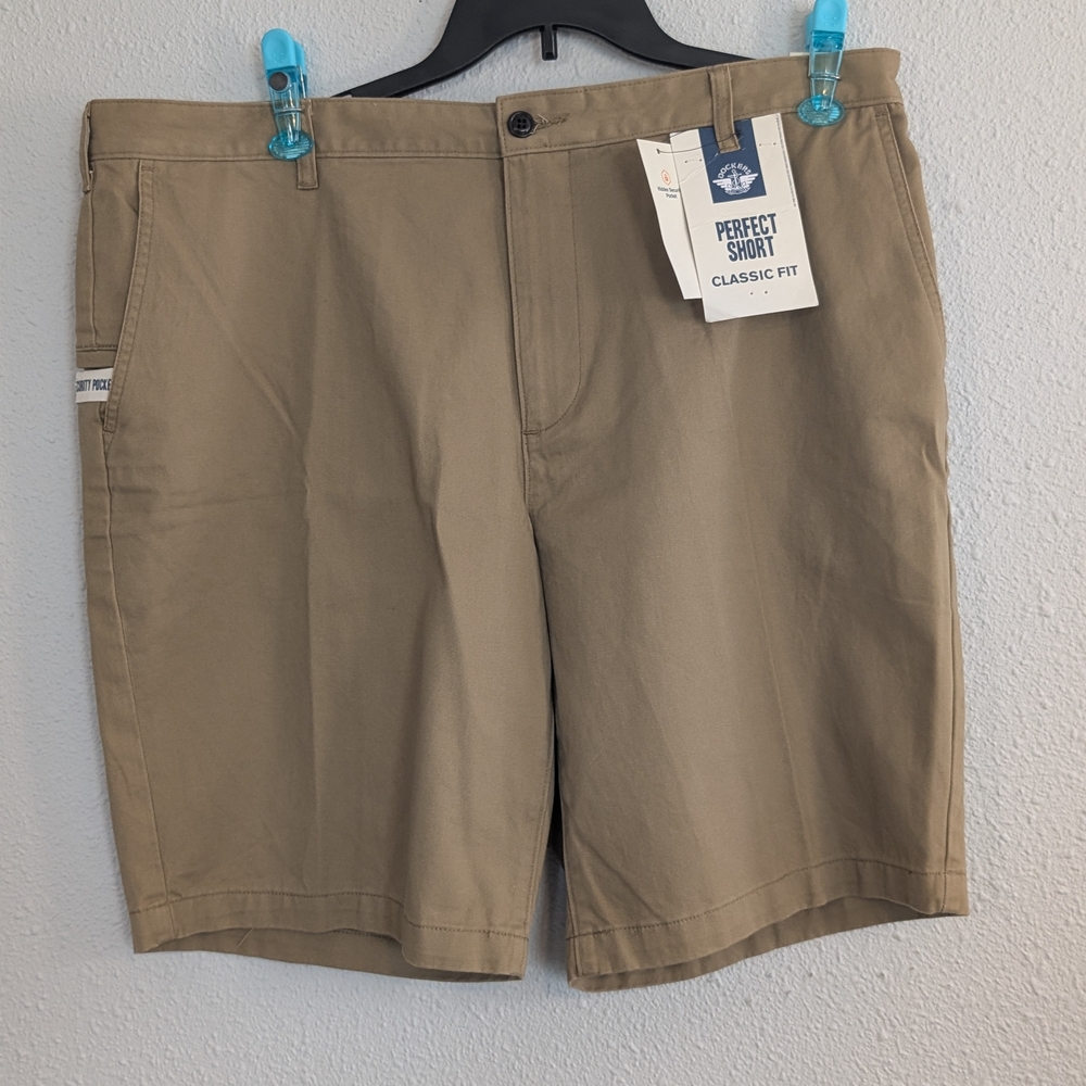 Dockers 40 Men's shorts New With Tags